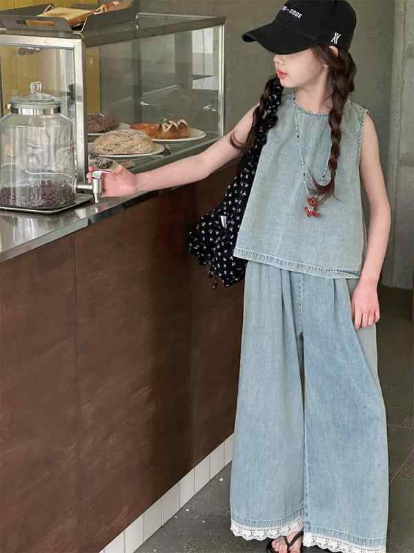 ・カテゴリ: セットアップ・対象性別: 女の子・スタイル: 韓国風・セット内容: トップス、パンツ（2点セット）・対象年齢: 8歳以上（身長140cm以上）・袖丈: ノースリーブ・フード: なし・パンツ丈: ショートパンツ・生地加工: ソフト加工・生地の厚さ: 普通・柄: 無地・主な素材: 綿74%・安全基準: Cクラス・開閉仕様: プルオーバー・カラー展開: 画像色・サイズ展開: 120cm、130cm、140cm、150cm、160cm、170cm
