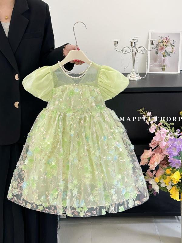 ・カテゴリ: ワンピース・スタイル: プリンセス・主な素材: ポリエステル89%・裏地素材: 綿89%・対象: ガールズ・対象年齢: 3〜8歳（身長100〜140cm）・柄: キャラクター・加工: UVカット・袖丈: 半袖・デザイン: プリンセスドレス・ディテール: 田園風・カラー: グリーン・サイズ展開: 90cm、100cm、110cm、120cm、130cm、140cm