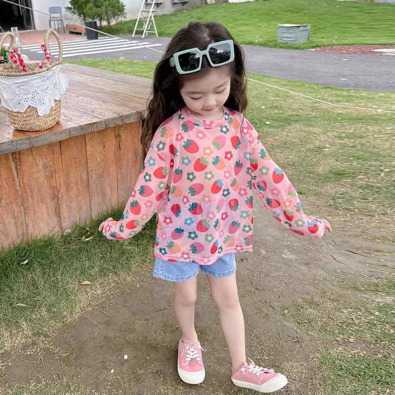 ・性別: 女・スタイル: 韓国風・フード: なし・袖丈: 長袖・対象年齢: 中小童（3～8歳、100～140cm）・生地加工: 柔軟処理・柄: カルトゥーン・要素: カルトゥーン、トレンド、キャンディ・生地名: 綿混紡・主な素材: ポリエステル・主な素材の含有量: 11%・安全基準: B類・ネックライン: クルーネック・カラー展開: ピンクストロベリー、ラビットベージュ・対応身長: 90cm、100cm、110cm、120cm、130cm、140cm・カテゴリ: キッズTシャツ