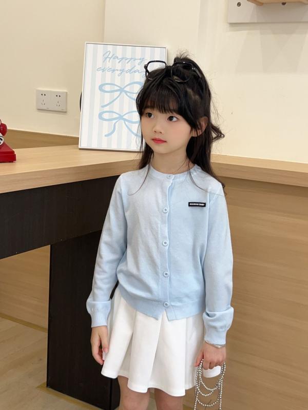 ・カテゴリ: 子供用ニットソー・性別: 幼児・キッズ（女児）・生地加工: UVカット・スタイル: スポーツ・対象年齢: 8歳以上（身長140cm以上）・厚み: 薄手・袖丈: 長袖・ネックライン: クルーネック・主な素材: スパンデックス50%以上70%未満・糸の太さ: 極細糸・安全基準: B類・カラー展開: ライトブルー、ライトイエロー、ピンク、グレー・推奨サイズ: 身長90cm（推奨体重9-12.5kg）、身長100cm（推奨体重12.5-15kg）、身長110cm（推奨体重15-17.5kg）、身長120cm（推奨体重15-17.5kg）、身長130cm（推奨体重17.5-20kg）、身長140cm（推奨体重22.5-27.5kg）、身長150cm（推奨体重27.5-32.5kg）、身長160cm（推奨体重32.5-40kg）、身長170cm（大人用フリーサイズ/推奨体重40-62.5kg）