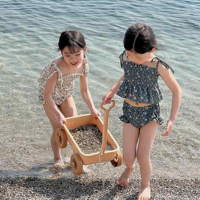 ・対象性別: 女性・柄: 花柄・素材: ポリエステル100%・裏地素材: ポリエステル・カラー展開: アイボリー、ダークグリーン・サイズ展開: 90、100、110、120、130、140・スタイル: ビキニ、ワンピース水着、セパレート水着、ブリーフ、ボクサーパンツ