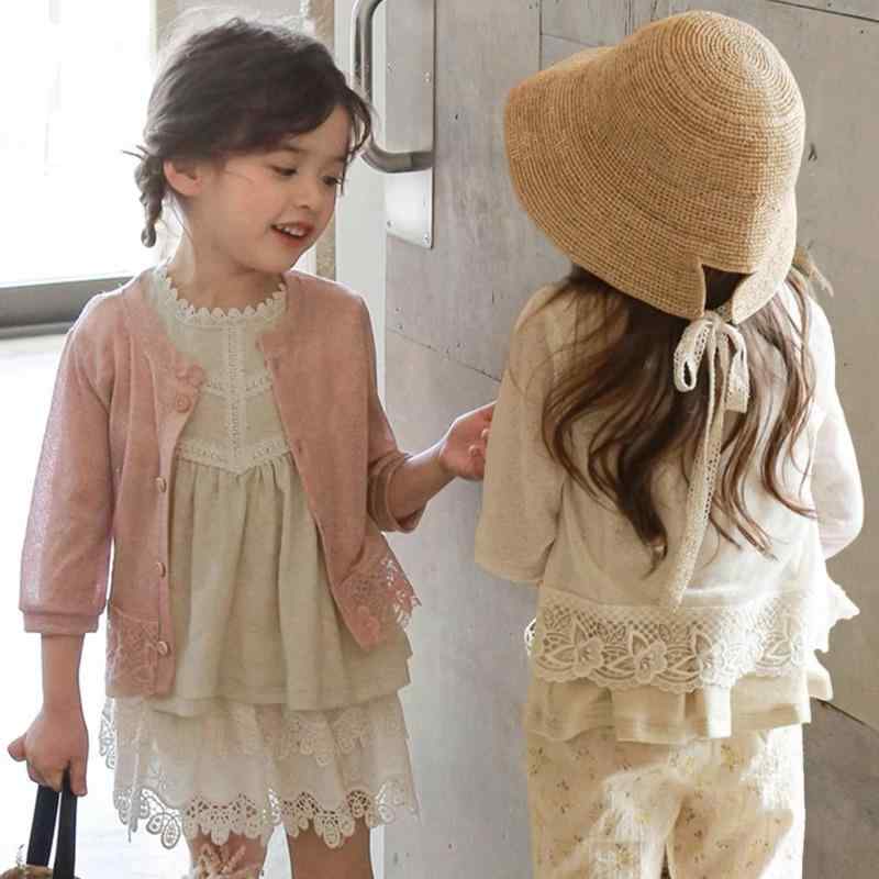 ・対象: ガールズ・対象年齢: 3〜8歳（身長100〜140cm）・素材: ポリエステル・重量: 200g・裏地素材: ポリエステル・カラー展開: ピンク、ホワイト・対応身長: 90cm、100cm、110cm、120cm、130cm、140cm・フード: なし・機能: 通気性・領標: あり・タグ: あり