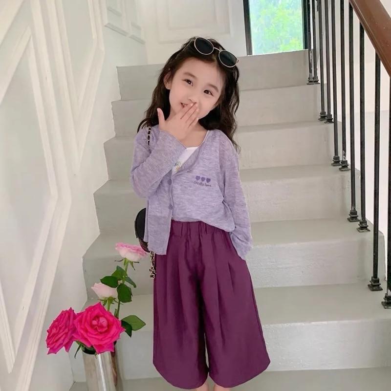 ・性別: 女児・対象年齢: 3〜12歳（身長90〜150cm）・素材: ポリエステル50%・カラー: ライトパープル・サイズ展開: 90cm、100cm、110cm、120cm、130cm、140cm、150cm・フード: なし・機能: 通気性
