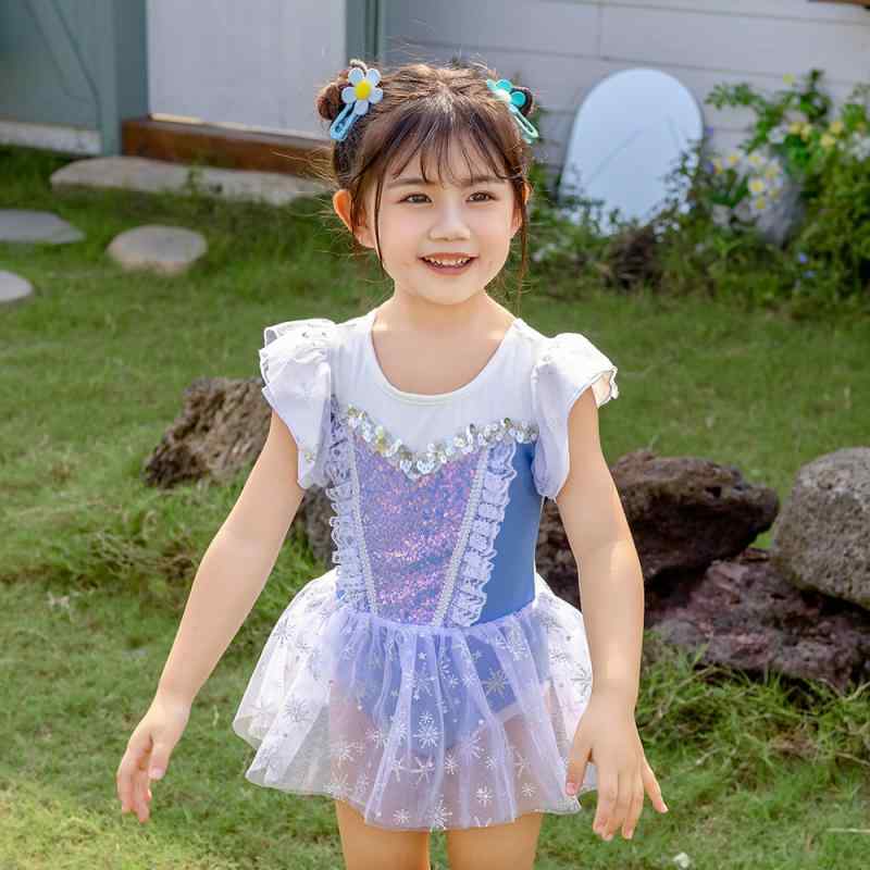 ・カテゴリ: 三角水着・適用対象: 女性・デザイン: 韓国風・表地素材: ナイロン82%・裏地素材: ポリエステル95%・重量: 約195g・対応シーン: 水泳、ウォータースポーツ・カラー展開: ブルー（スイムキャップ付き）、ピンク（スイムキャップ付き）・サイズ展開: 90、100、110、120、130、140
