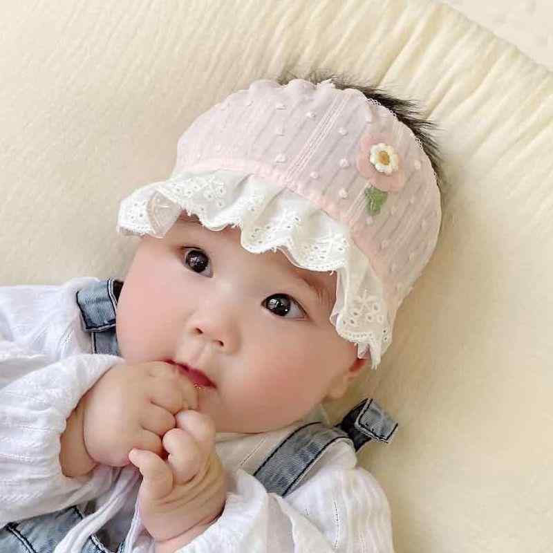 ・カテゴリ: 胎帽・対象性別: 女・カラー展開: 白色大花辺報春花、粉色大花辺報春花、白色大花辺刺繍桜桃、粉色大花辺刺繍桜桃・サイズ展開: XXS（0-1ヶ月）、XS（1-3ヶ月）、S（3-6ヶ月）、M（6-12ヶ月）・つばの形状: 大つば・帽頂の形状: 帽子トップなし・機能: 防風・防砂・日よけ・主な素材: 綿100%・スタイル: プリンセス風・対象年齢: 0-12ヶ月・素材: 綿・スタイル分類: 清新・スウィート・加工技術: ジャカード・デザイン要素: 植物・花柄