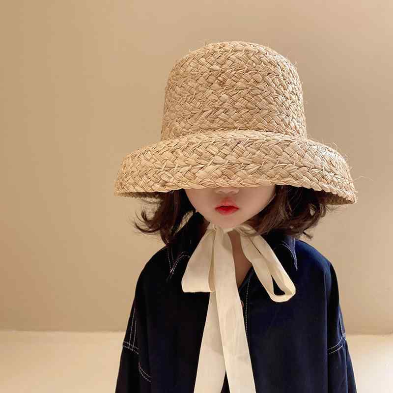 ・カテゴリ: 遮陽帽・帽子の天面の形状: 平天・つばの形状: 広つば・カラー展開: 杏ベージュ・サイズ展開: 引き紐調整（50-54cm）・機能: 防風、日焼け防止、遮光