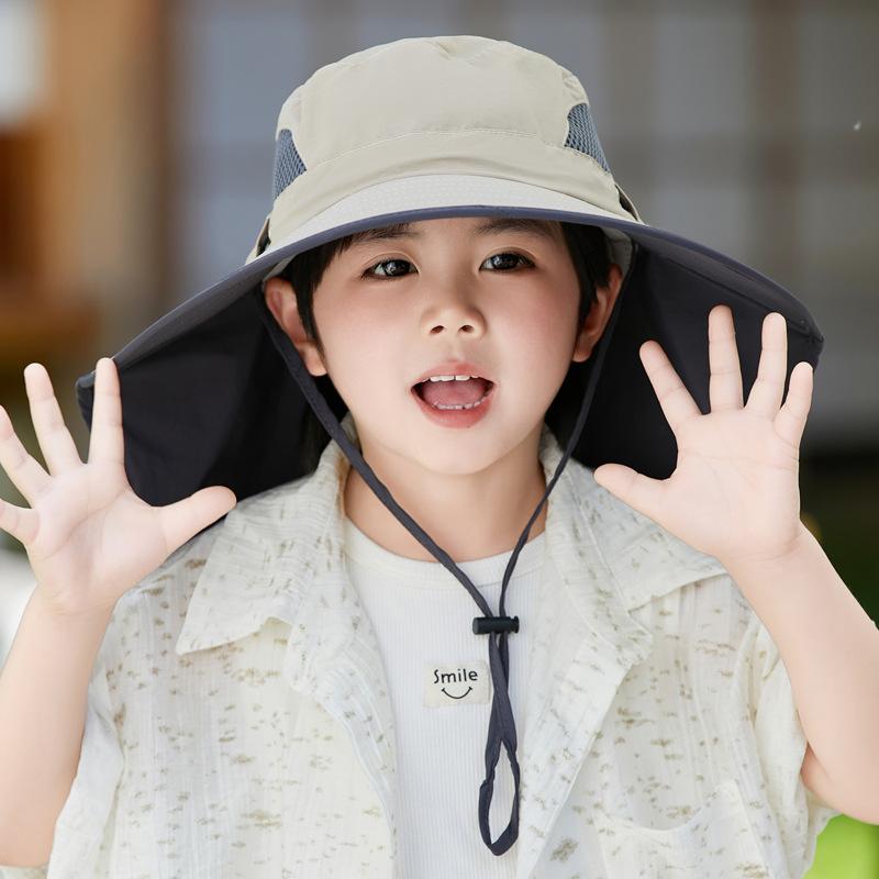 ・カテゴリ: つば広帽子・カラー展開: ライトグレー、ダークグレー、ブラック、カーキ、ブルー、ピンク・サイズ展開: 52-55cm・つばの形状: 広いつば・クラウンの形状: 丸型・機能: 防紫外線、首ガード、通気性、日よけ・主な素材: ナイロン・素材割合: 81%-95%・対象年齢: 4-6歳、8-10歳
