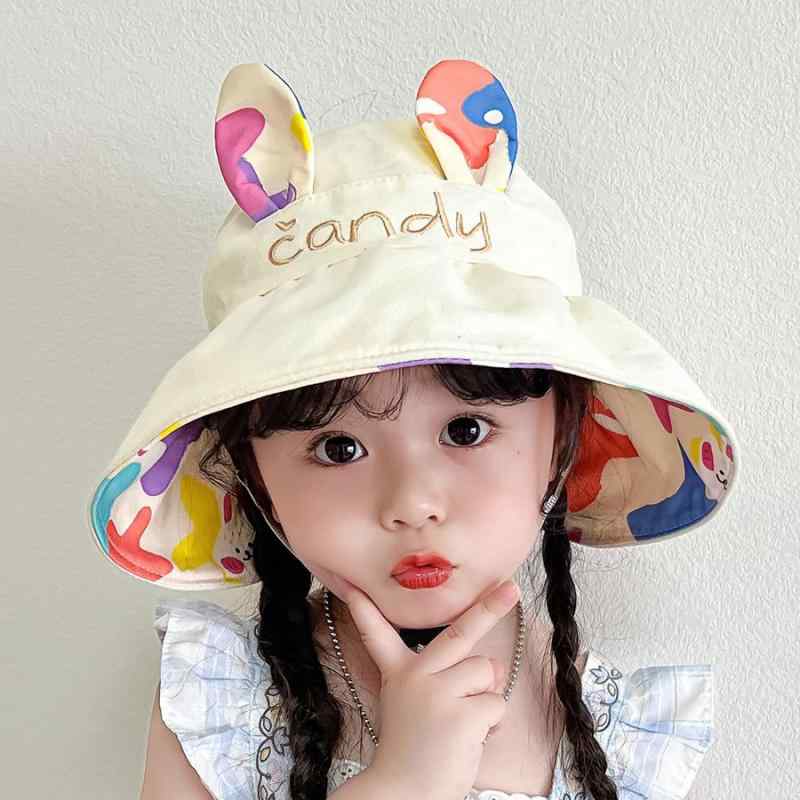 ・カテゴリ: サンバイザー・カラー展開: ベージュ、ピンク、ブルー、イエロー、オレンジ・サイズ展開: 2-10歳（48-54cm、調節可能）・つばの形状: 広つば・クラウンの形状: オープントップ・機能: 紫外線防止・主な素材: ビスコースレーヨン・素材の含有量: 71%〜80%・対象年齢: 2-4歳、4-6歳、8-10歳