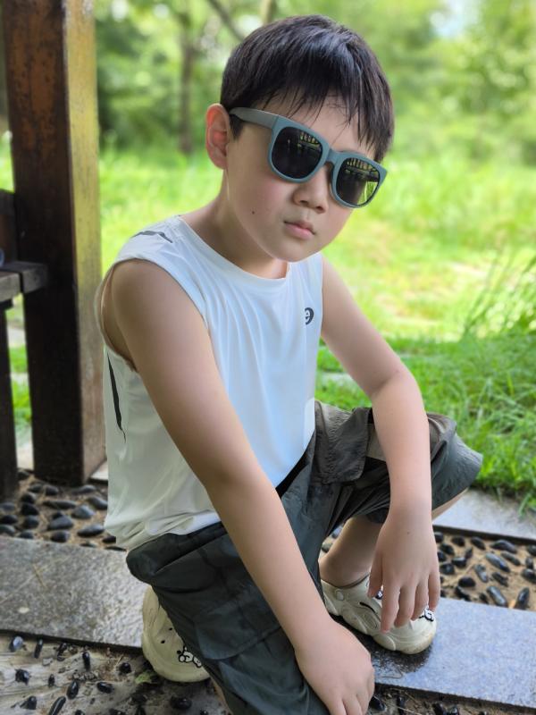 ・対象性別: 男性・スタイル: スポーツ・タイプ: ノースリーブ・対象年齢: 中大童（8歳以上、140cm以上）・生地加工: 柔軟処理・柄: 無地・主な素材: ナイロン・主面料含有率: 80%・安全基準: B類・ネックライン: クルーネック・フード: フードなし・カラー展開: ブラック、ホワイト・対応身長: 130cm、140cm、150cm、160cm、170cm・カテゴリ: キッズタンクトップ・キャミソール