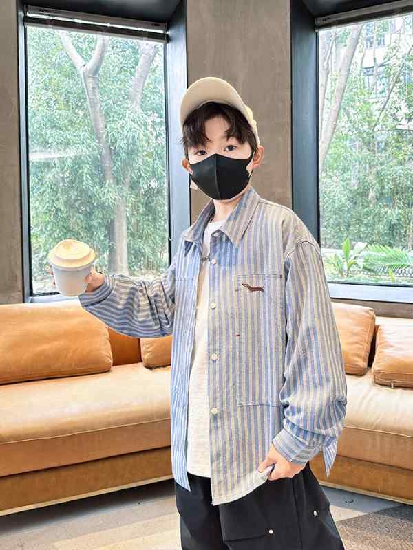 ・カテゴリ: キッズシャツ・対象性別: 男の子・対象年齢: 中大童（8歳以上、140cm以上）・スタイル: 個性的、トレンド・襟型: 折り襟・加工: 柔軟処理・袖丈: 長袖・柄: ストライプ・主な素材: 綿100%・安全基準: B類・カラー展開: 画像色・サイズ展開: 120cm、130cm、140cm、150cm、160cm、170cm