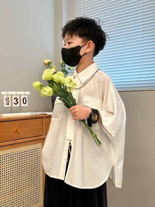 ・カテゴリ: 子供用シャツ・対象性別: 男性・対象年齢: 中大童（8歳以上、140cm以上）・スタイル: カジュアル・ネックライン: 折り襟・袖丈: 半袖・柄: その他・主な素材: ポリエステル・カラー展開: ブラック、ホワイト・サイズ展開: 120cm、130cm、140cm、150cm、160cm、170cm