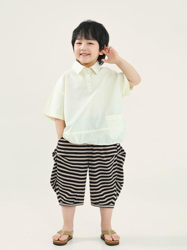 ・カテゴリ: キッズシャツ・対象性別: 男児・対象年齢: 中小童（3〜8歳、100〜140cm）・スタイル: 韓国風・ネックライン: 折り襟・袖丈: 半袖・柄: 無地・主な素材: 綿50%、テンセル50%・安全基準: B類・カラー展開: アプリコット、ブラウン・対応身長: 90cm、100cm、110cm、120cm、130cm、140cm