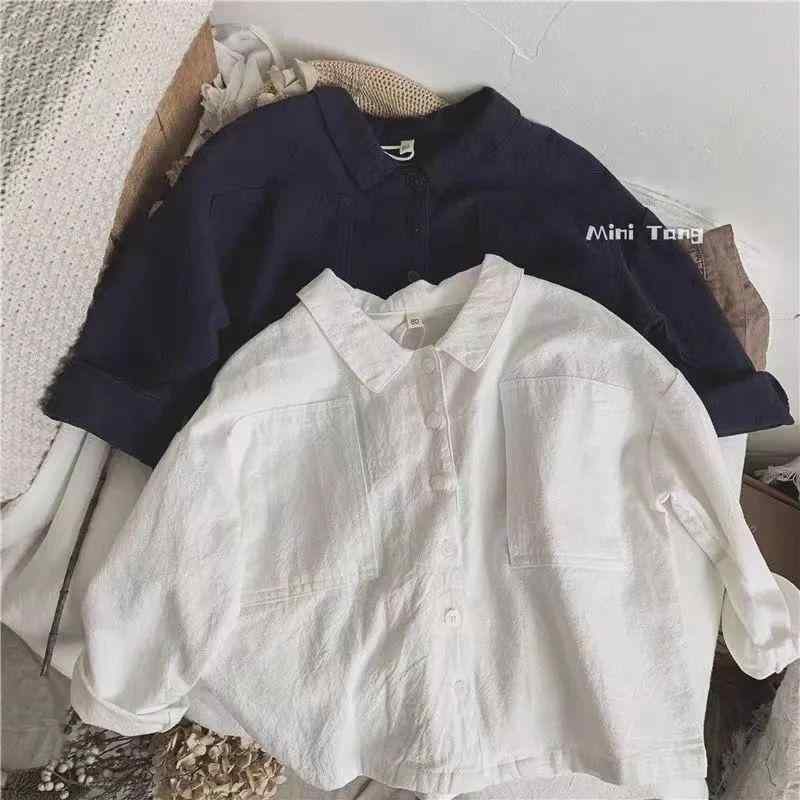 ・カテゴリ: 子供用シャツ・対象性別: 男女兼用・対象年齢: 中小童（3〜8歳、100〜140cm）・スタイル: 韓国風・ネックライン: 折り襟・加工技術: 柔軟加工・袖丈: 長袖・柄: 無地・デザイン要素: スポーツ、キュート、トレンド・素材: 綿・主な素材の含有量: 65%・安全基準: B類・カラー展開: ホワイト、ネイビー・対応身長: 80cm、90cm、100cm、110cm、120cm、130cm、140cm