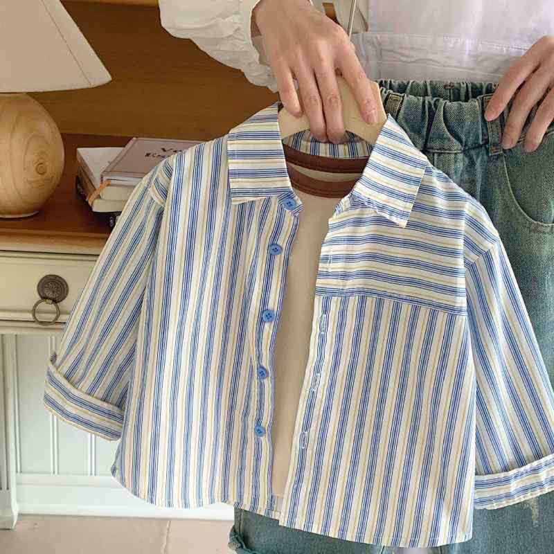 ・カテゴリ: 子供用シャツ・対象: 男児・対象年齢: 中小童（3〜8歳、100〜140cm）・スタイル: 韓国風・ネックライン: 襟付き・生地加工: 柔軟加工・袖丈: 長袖・柄: ボーダー・素材: 綿90%・安全基準: B類・カラー展開: ブルーボーダー、レッドボーダー・対応身長: 8229.6cm、9144cm、10058.4cm、10972.8cm、11887.2cm、12801.6cm