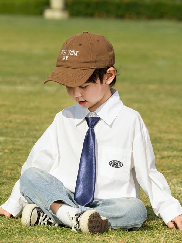 ・カテゴリ: 子供用シャツ・対象性別: 男女共用・スタイル: 韓国風、可愛い、イングリッシュ風、ストリート風、ヨーロピアンカジュアル風・ネックライン: 折り襟・加工技術: 柔軟加工・袖丈: 長袖・柄: 無地、英字ロゴ・主な素材: 綿100%・カラー展開: アイボリー、ブルー・対象身長: 90cm、100cm、110cm、120cm、130cm、140cm、150cm