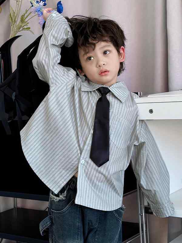 ・カテゴリ: 子供用シャツ・対象性別: 男の子・対象年齢: 中小童（3～8歳、100～140cm）・スタイル: 韓国風・ネックライン: 折り襟・袖丈: 長袖・柄: ストライプ・主な素材: 綿混紡・素材割合: 綿93.5%・安全等級: B類・カラー展開: ブラックホワイト・対応身長: 90cm、100cm、110cm、120cm、130cm、140cm、150cm