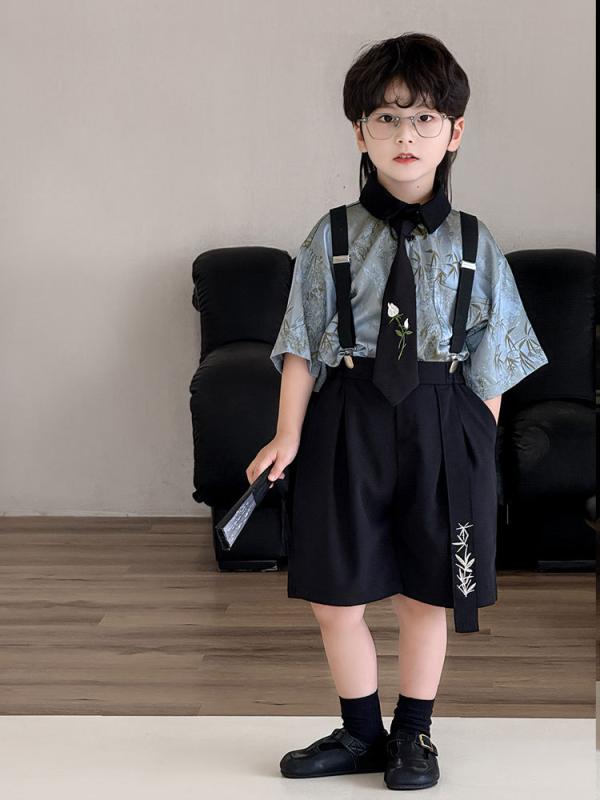 ・カテゴリ: 子供用シャツ・対象性別: 男女共用・対象年齢: 中小童（3〜8歳、100〜140cm）・スタイル: 韓国風・ネックライン: 折り襟・袖丈: 半袖・柄: 花柄、抽象柄・主な素材: ポリエステル100%・カラー展開: 25358幽蘭ショートシャツ＋黒刺繍ネクタイ、10533黒ショートパンツ、4点セット（25358幽蘭ショートシャツ＋黒刺繍ネクタイ＋10533黒ショートパンツ＋黒サスペンダー）、5点セット（25358幽蘭ショートシャツ＋黒刺繍ネクタイ＋10533黒ショートパンツ＋黒サスペンダー＋黒扇子）・サイズ展開: 90cm、100cm、110cm、120cm、130cm、140cm、150cm、160cm