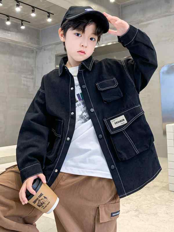・カテゴリ: キッズシャツ・スタイル: 韓国風・性別: 男児・対象年齢: 中大童（8歳以上、140cm以上）・ネックライン: レギュラーカラー・袖丈: 長袖・柄: 無地・デザイン要素: スポーツ、トレンド・生地加工: 柔軟加工・主な素材: 綿・主面料成分含有量: 65%・安全基準: B類・カラー展開: ブラック・サイズ展開: 120cm、130cm、140cm、150cm、160cm、170cm