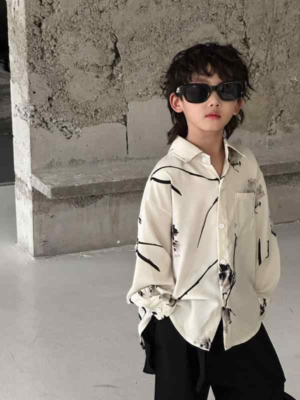 ・カテゴリ: 子供用シャツ・スタイル: 韓国風・ネックライン: レギュラーカラー・袖丈: 長袖・主な素材: ポリエステル100%・カラー展開: ブラック、ホワイト・サイズ展開: 90cm、100cm、110cm、120cm、130cm、140cm、150cm、160cm