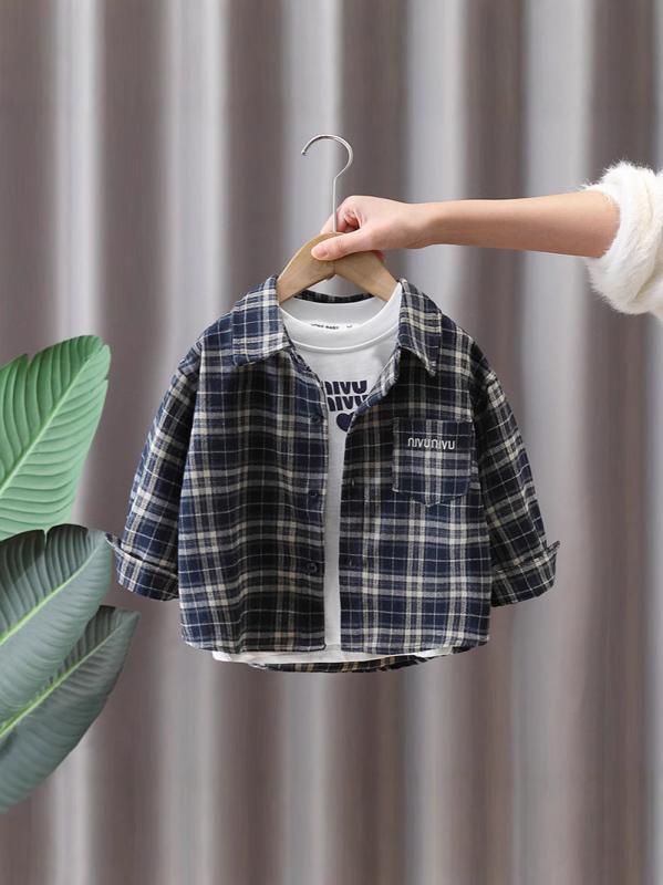 ・カテゴリ: キッズシャツ・対象性別: 男女兼用・対象年齢: 中小童（3〜8歳、100〜140cm）・スタイル: 韓国風・襟型: 折り襟・生地加工: 柔軟加工・袖丈: 長袖・柄: チェック・要素: スポーツ、チェック、キュート、カーディガン、配色・主な素材: コットン混紡・メイン素材の含有量: 55%・安全基準: B類・カラー展開: レッド（インナーなし）、ネイビー（インナーなし）・展開サイズ: 90cm、100cm、110cm、120cm、130cm、140cm、150cm