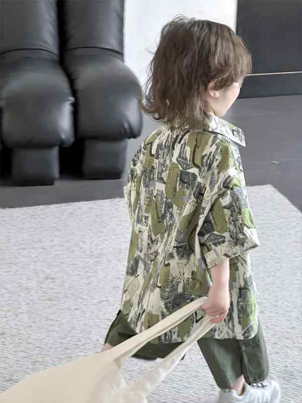 キッズ 衬衫 男の子 短袖 半袖 綿 コットン 迷彩 カモフラ 総柄 襟付き カジュアル 夏 トップス 緑 90 100 110 120 130 140 150 ジュニア 通学 お出かけ かっこいい
