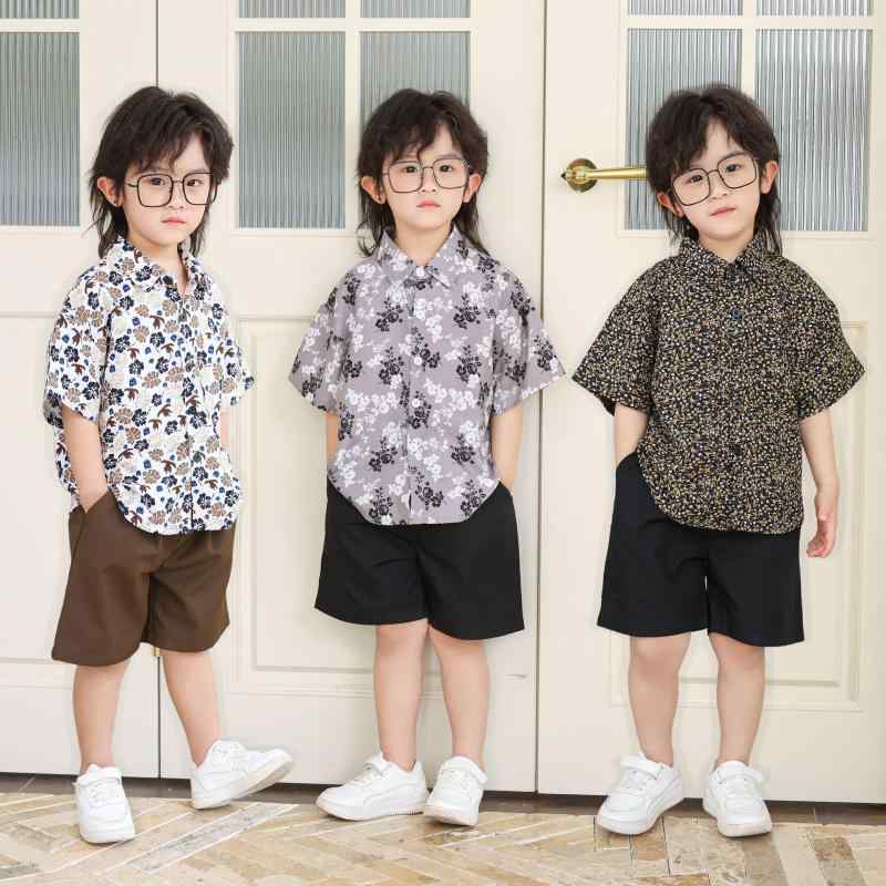 ・カテゴリ: 子供用シャツ・対象性別: 男性・対象年齢: 中小童（3〜8歳、100〜140cm）・スタイル: カジュアル・ネックライン: 折り襟・袖丈: 半袖・柄: 迷彩、プリント・主な素材: 聚酯繊維（ポリエステル）100%・安全等級: B類・カラー展開: 水墨山水短袖套装(短袖+短裤),丹顶鹤短袖套装(短袖+短裤),绿色短袖套装(短袖+短裤),水墨山水短袖,丹顶鹤短袖,绿色短袖,玫瑰花短袖套装(短袖+短裤),豹纹斑点短袖套装(短袖+短裤),小熊短袖套装(短袖+短裤)・サイズ展開: 90cm, 100cm, 110cm, 120cm, 130cm, 140cm, 150cm, 160cm