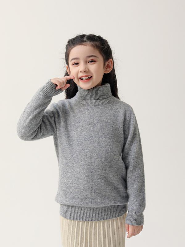 ・カテゴリ: キッズセーター・性別: 男女兼用・生地加工: 柔軟加工・スタイル: シンプル・対象年齢: 中大童（8歳以上、身長140cm以上）・毛糸の太さ: 普通・厚さ: 普通・袖丈: 長袖・柄: 無地・デザイン要素: 親子、トレンド、シャーベットカラー・主な素材: ウール100%・安全基準: B類・ネックライン: タートルネック・フード: フードなし・カラー展開: カーキ、ピンク、ミックスベージュ、スカイブルー、キャメル、ライトグレー、チャイナレッド、パープル、ブラック・対応身長: 100cm、110cm、120cm、130cm、140cm、150cm、160cm