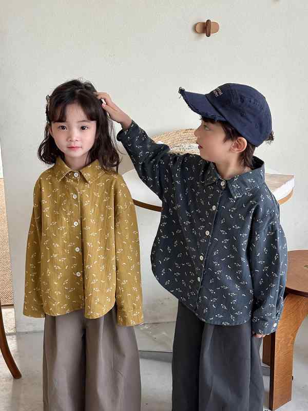 ・カテゴリ: 子供用シャツ・対象性別: 男女共用・スタイル: 和風、田園風、可愛い、カジュアル、プリント・ネックライン: レギュラーカラー・袖丈: 長袖・柄: 花柄・主な素材: 綿90%・カラー展開: イエロー、サファイアブルー・サイズ展開: 80cm、90cm、100cm、110cm、120cm、130cm、140cm