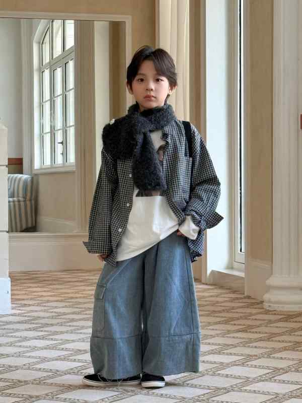 ・カテゴリ: キッズシャツ・対象性別: 男性・対象年齢: 中大童（8歳以上、140cm以上）・スタイル: 韓国風・ネックライン: 折り襟・袖丈: 長袖・主な素材: 綿100%・カラー展開: ダークグレー・サイズ展開: 100cm、110cm、120cm、130cm、140cm、150cm、160cm