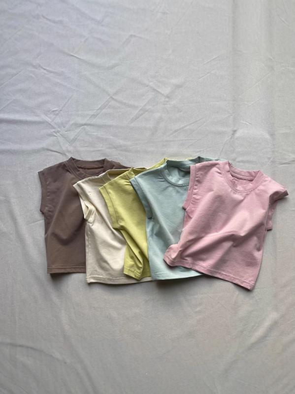・カテゴリ: キッズTシャツ・対象性別: 男女兼用・スタイル: 韓国風・袖丈: ノースリーブ・推奨年齢: ベビー・キッズ（1～3歳、身長80～100cm）・生地加工: ソフト加工・柄: 無地・主な素材: 綿95%・ネックライン: クルーネック・カラー展開: ブラウン、ベージュ、蛍光グリーン、スカイブルー、ピンク・サイズ展開: 73cm、80cm、90cm、100cm