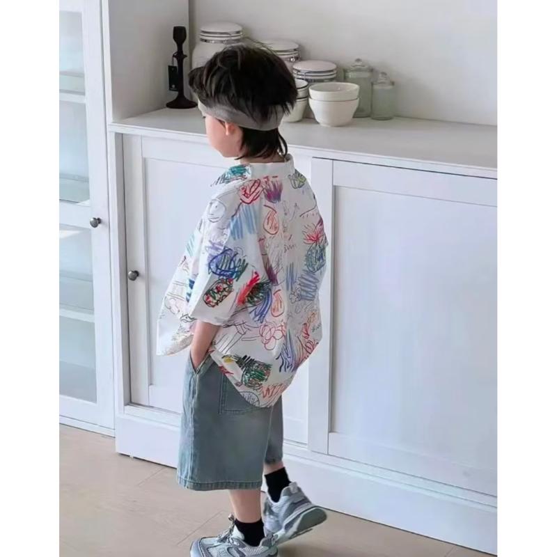 ・カテゴリ: 子供用シャツ・対象性別: 男女兼用・対象年齢: 中小童（3〜8歳、100〜140cm）・スタイル: 韓国風・襟型: 折り襟（レギュラーカラー）・生地加工: ソフト加工・袖丈: 半袖・主な素材: 綿100%・安全基準: B類・カラー: デジタル落書き風シャツ・対応身長: 9144cm、10058.4cm、10972.8cm、11887.2cm、12801.6cm、13716cm、7315.2cm、8229.6cm