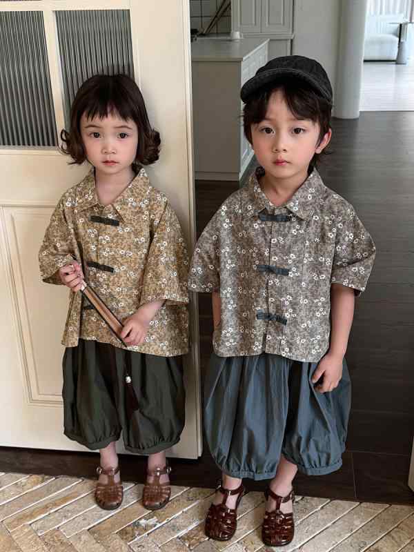 ・カテゴリ: 子供用シャツ・対象性別: 男女共用・対象年齢: 中小童（3～8歳、100～140cm）・スタイル: 中華風・ネックライン: 襟付き・袖丈: 半袖・柄: 花柄・主な素材: 綿90%・カラー展開: グレー、カーキ・サイズ展開: 80cm、90cm、100cm、110cm、120cm、130cm、140cm