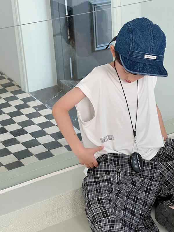・カテゴリ: 子供用タンクトップ、キャミソール・対象性別: 男女兼用・スタイル: 韓国風・袖丈: ノースリーブ・対象年齢: 中小童（3〜8歳、100〜140cm）・生地加工: 柔軟処理・柄: 英字・主な素材: ポリエステル73%・安全基準: B類・ネックライン: クルーネック・フード: フードなし・カラー展開: ホワイト、ブラック、グリーン・対応身長: 90cm、100cm、110cm、120cm、130cm、140cm、150cm