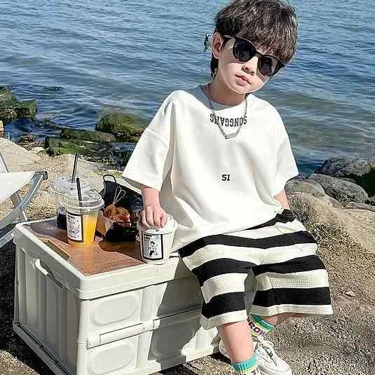 キッズ セットアップ 男の子 半袖 Tシャツ ハーフパンツ 2点セット 子供服 ジュニア 男児 ボーイズ 夏 ストライプ 柄 ロゴ トップス ボトムス カジュアル お出かけ 旅行 通学 140 150 160 白