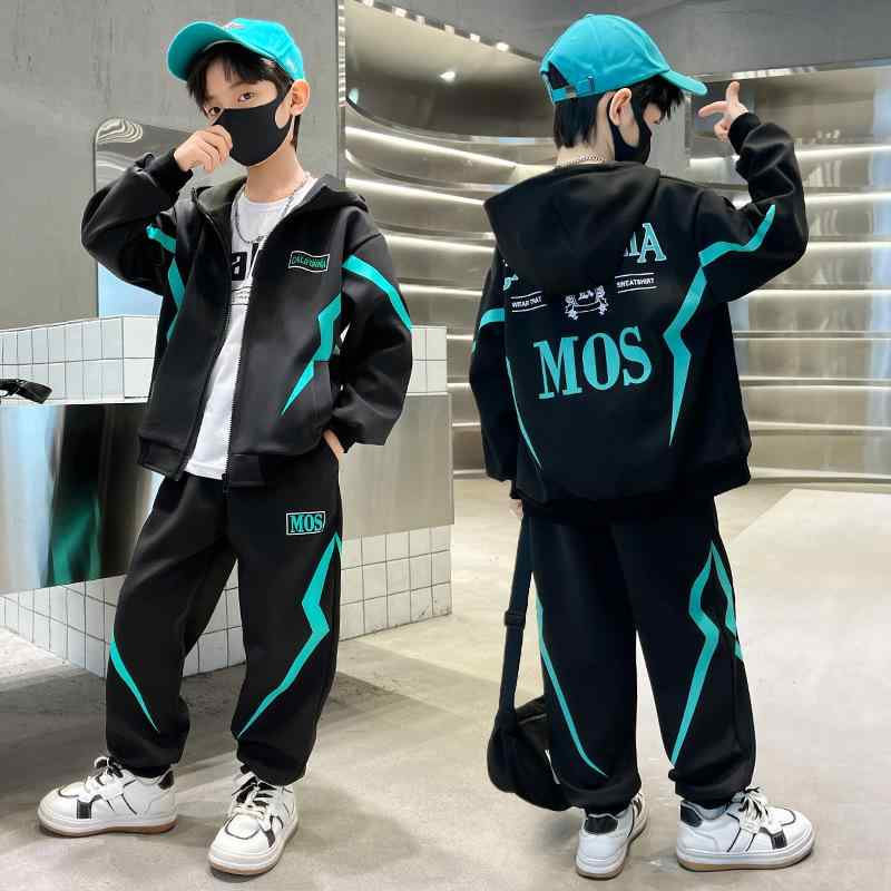 ・カテゴリ: 子供用セットアップ・対象性別: 男女兼用・スタイル: 韓国風・セット内容: トップス、パンツの2点セット・対象年齢: 中小童（3～8歳、100～140cm）・袖丈: 長袖・フード: フード付き・パンツ丈: 長ズボン・厚さ: 普通・デザイン要素: スポーツ、セットアップ、アルファベット・素材: 牛奶丝・主な素材: ポリエステル100%・安全基準: B類・留め具の種類: プルオーバー・カラー展開: ライトニングセット-ブラック（裏起毛なし）、ライトニングセット-グレー（裏起毛なし）、ライトニングセット-ブラック（裏起毛あり）、ライトニングセット-グレー（裏起毛あり）・サイズ展開: 120cm、130cm、140cm、150cm、160cm、170cm