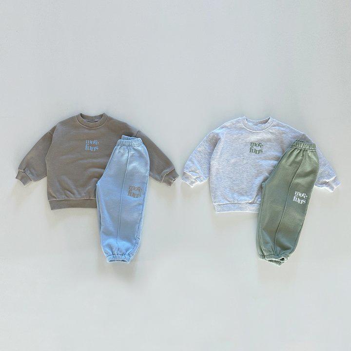 ・カテゴリ: 子供服セットアップ・対象性別: 男女兼用・スタイル: カジュアル、韓国風・セット内容: トップス、パンツの2点セット・対象年齢: 1〜3歳（身長80〜100cm）・袖丈: 長袖・パンツ丈: ロングパンツ・生地加工: 柔軟処理・生地の厚さ: 普通・柄: アルファベット、プリント、配色・デザイン要素: スポーツ、田園、可愛い、ブリティッシュ、ストリート、ヨーロピアン・主な素材: 綿95%・安全基準: A類・合わせ位置の仕様: プルオーバー・カラー展開: グレー/ライトグリーン、グレー/ライトブルー、グレー/ピンク、ネイビー/グレー、ホワイトグレー/ピンク、ホワイトグレー/グリーン、オフホワイト/イエロー、ピンク/エッグクリーム、オフホワイト/ブルー、オフホワイト、ダークブルー、イエロー、ピンク、グリーン、ライトブルー、グレー、カーキ・サイズ展開: 66cm、73cm、80cm、90cm、100cm、110cm、120cm
