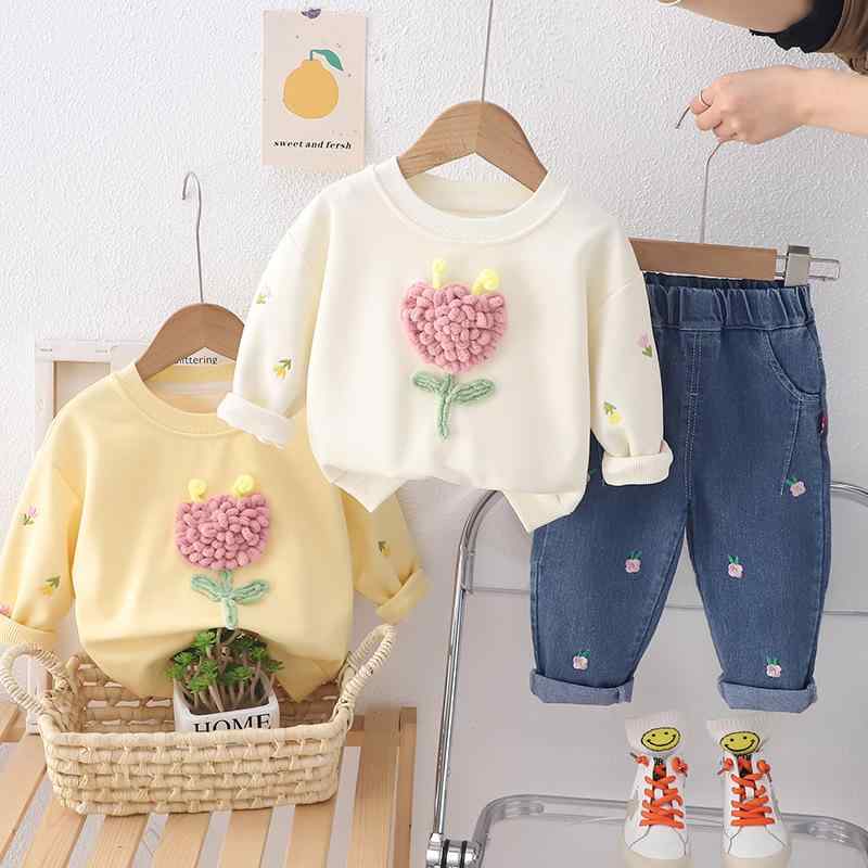 ・カテゴリ: 子供服セットアップ・対象性別: 男女兼用・スタイル: 韓国風・セット内容: トップス、パンツ（2点セット）・対象年齢: 1～3歳（身長80～100cm）・袖丈: 長袖・フード: なし・パンツ丈: 長ズボン・生地加工: シャーリング、柔軟加工・厚さ: 普通・柄: 動物、無地、キャラクター、英字・仕様・特長: スポーツ、セットアップ、キャラクター、可愛い・主な素材: 綿95%・安全基準: A類・着用タイプ: プルオーバー・カラー展開: イエロー、オフホワイト・サイズ展開: 80cm、90cm、100cm、110cm、120cm