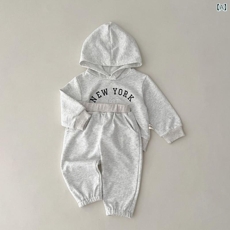 ・カテゴリ: 子供用セットアップ・スタイル: 韓国風・セット内容: トップス、パンツ（2点セット）・対象年齢: 3〜8歳（対応身長：100〜140cm）・袖丈: 長袖・フード: フード付き・パンツ丈: ロングパンツ・生地加工: 柔軟加工・厚さ: 普通・柄: 無地、アルファベット・主な素材: 綿95%・安全基準: A類・留め具の種類: プルオーバー・カラー展開: ホワイトグレー、ロイヤルブルー・サイズ展開: 80cm、90cm、100cm、110cm、120cm、130cm