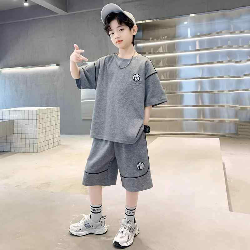 ・カテゴリ: 子供服セットアップ・対象性別: 男性・スタイル: カジュアル・セット内容: トップス、パンツ（2点セット）・対象年齢: 中大童（8歳以上、身長140cm以上）・袖丈: 半袖・フード: フードなし・パンツ丈: ショートパンツ・生地加工: 柔軟加工・生地の厚さ: 薄手・主な素材: ポリエステル100%・安全基準: B類・着用タイプ: プルオーバー・カラー展開: ブラックセット、グレーセット・サイズ展開: 110、120、130、140、150、160、170