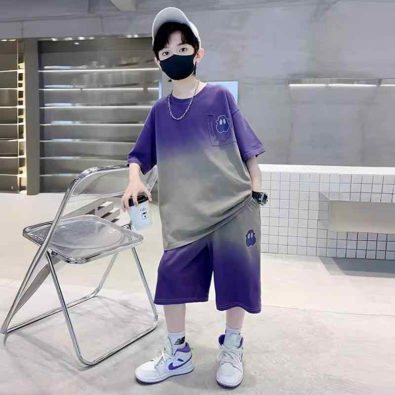 ・カテゴリ: 子供服セット・性別: 男児・スタイル: スポーツ・セット内容: トップス、パンツ（2点セット）・対象年齢: 中大童（8歳以上、140cm以上）・袖丈: 半袖・フード: なし（フードなし）・パンツ丈: ショートパンツ・生地加工: 柔軟加工・厚さ: 薄手・柄: 無地、キャラクター・要素: スポーツ、セットアップ、キャラクター、ストリート風・主な素材: 綿90%・安全基準: B類・着用スタイル: プルオーバー・カラー展開: パープル、ブラウン・サイズ展開: 120cm、130cm、140cm、150cm、160cm、170cm