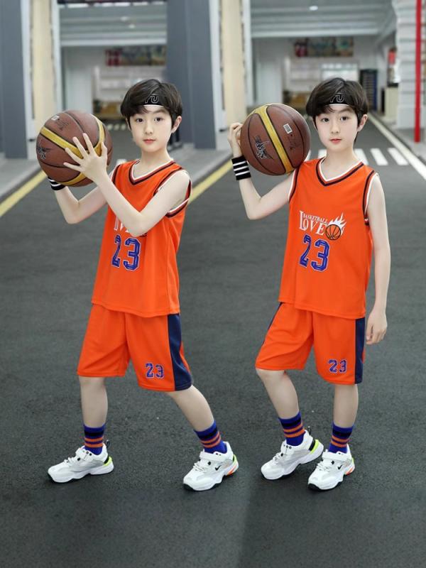 ・カテゴリ: キッズ用セットアップ・対象性別: 男の子・スタイル: 韓国風・セット内容: 2点セット（トップス、パンツ）・対象年齢: ジュニア（8歳以上、身長140cm以上）・袖丈: ノースリーブ・フード: フードなし・パンツ丈: ショートパンツ・生地加工: ソフト加工・生地の厚さ: 薄手・柄: 英字・主な素材: ポリエステル55%・着用方法: プルオーバー・カラー展開: ネイビー、オレンジ、ブルー、イエロー・サイズ展開: 10972.8cm、11887.2cm、12801.6cm、13716cm、14630.4cm、15544.8cm、16459.2cm