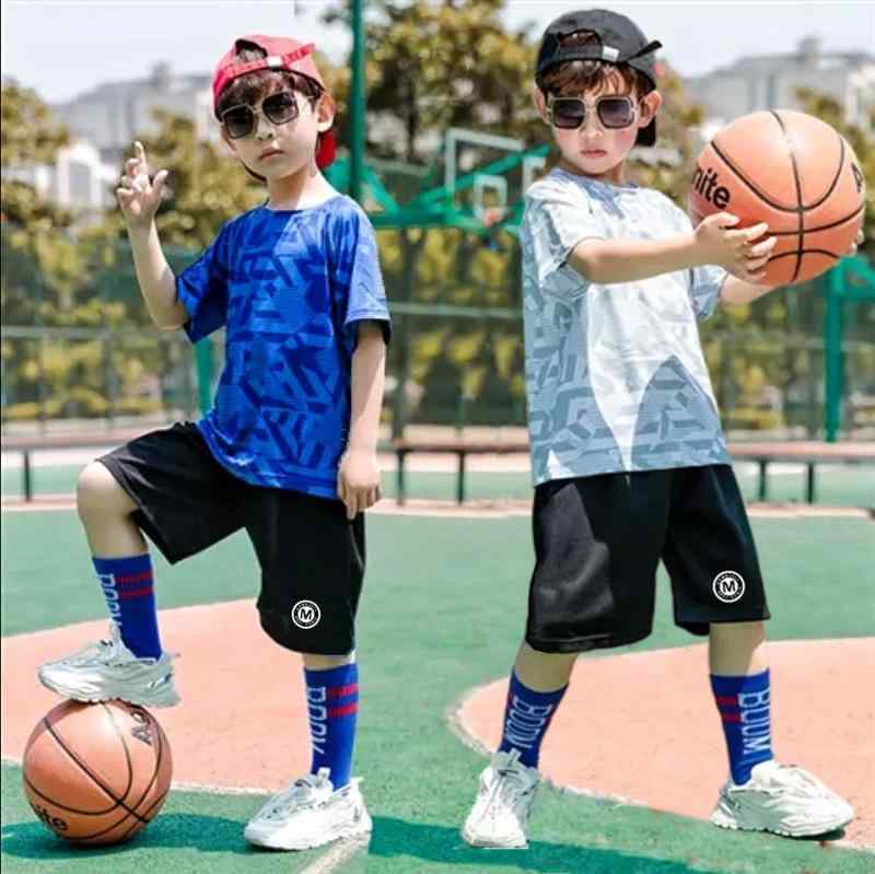 ・カテゴリ: セットアップ・対象: キッズ（男の子）・スタイル: スポーツ・セット内容: トップス、パンツ（2点セット）・袖丈: 半袖・フード: なし・生地の厚さ: 薄手・素材: ポリエステル100%・カラー展開: ホワイト、ブルー・対応身長: 120cm、130cm、140cm、150cm、160cm、170cm