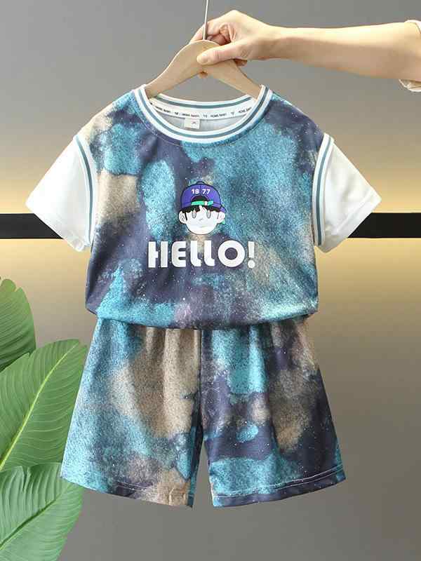 ・カテゴリ: 子供服セット・性別: ユニセックス・スタイル: カジュアル・セット内容: トップス、パンツ（2点セット）・袖丈: 半袖・パンツ丈: ショートパンツ・厚さ: 薄手・柄: 英字、キャラクター・主な素材: ポリエステル100%・安全基準: B類・着用タイプ: プルオーバー・カラー展開: スカイブルー・サイズ展開: 90cm、100cm、110cm、120cm、130cm、140cm、150cm