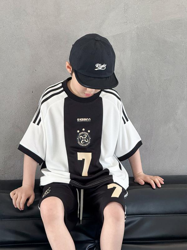 キッズ 運動服 セットアップ 男の子 ジュニア スポーツウェア 上下セット 半袖 Tシャツ ハーフパンツ バスケットボール ユニフォーム メッシュ 速乾 接触冷感 薄手 配色 カジュアル 部活 クラブ 通学 夏 ホワイト ブラック