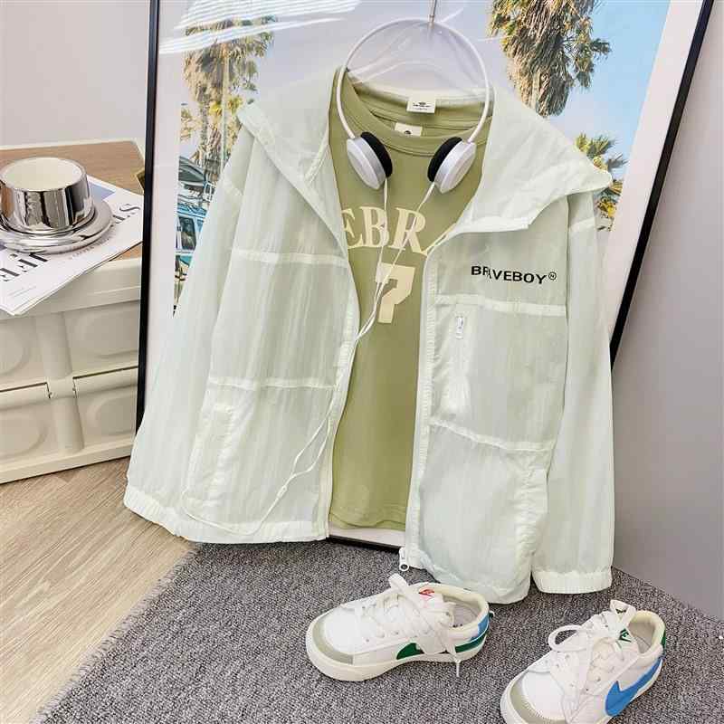 ・性別: 男女兼用・カテゴリ: 子供服・対象年齢: 7〜12歳、8歳以上・素材: ナイロン100%・カラー展開: ホワイト・対応身長: 110cm、120cm、130cm、140cm、150cm、160cm・フード: フードあり・機能: UVカット
