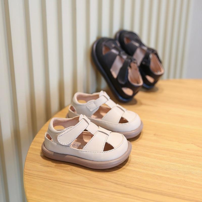 ・カラー展開: ブラック、ベージュ・サイズ展開: 15、16、17、18、19、22、23、24、25・性別: キッズ（男の子）・アッパー素材: マイクロファイバーレザー・対象年齢: 小学生・中童（7-12歳）、幼児・小童（4-6歳）・柄: 無地・靴底素材: ゴム・留め具の種類: 面ファスナー・スタイル: 韓国風・カテゴリ: シャワーサンダル