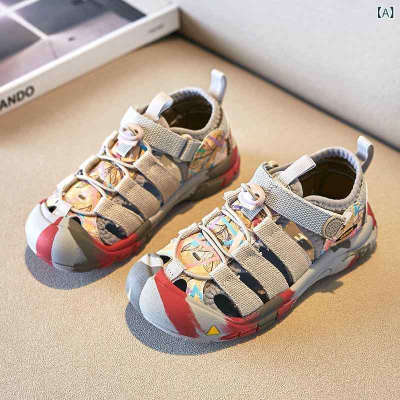 ・カラー展開: ブラック、カラー・サイズ展開: 26内長16、27内長16.6、28内長17.2、29内長17.8、30内長18.4、31内長19、32内長19.5、33内長20、34内長20.5、35内長21、36内長21.5・対象性別: ユニセックス・アッパー素材: エナメル・対象年齢: キッズ（4-16歳）・柄: バイカラー・ソール素材: ゴム・着用方式: 面ファスナー・デザイン特徴: カットアウト・スタイル: カジュアル・カテゴリ: スポーツサンダル