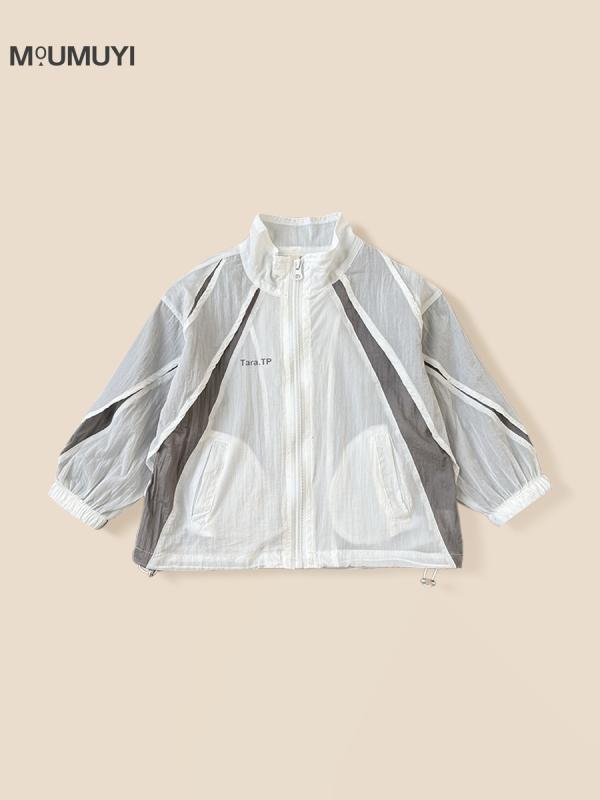 ・対象: 男児・対象年齢: 3歳〜8歳（身長100cm〜140cm）・素材: ポリエステル100%・裏地素材: ポリエステル・重量: 約160g・カラー: ホワイト・対応身長: 90cm、100cm、110cm、120cm、130cm、140cm・フード: フード付き・機能: UVカット