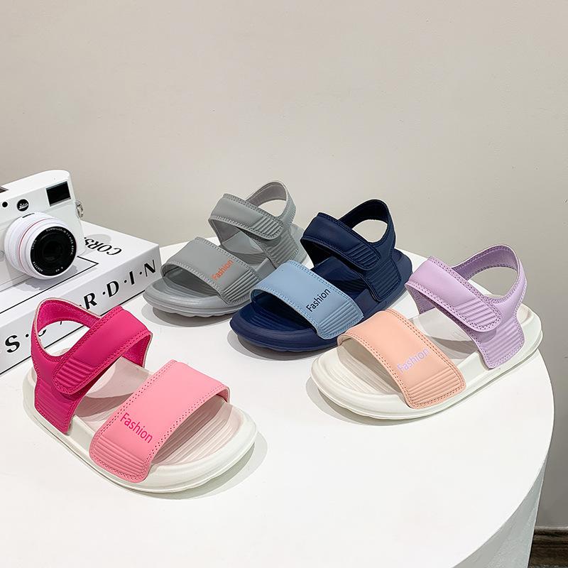・カラー展開: ローズレッド、ブラック、ピンク・サイズ展開: 2377.44cm内長17.2cm、2468.88cm内長17.8cm、2560.32cm内長18.4cm、2651.76cm内長19.0cm、2743.2cm内長19.6cm、2834.64cm内長20.0cm、2926.08cm内長20.6cm、3017.52cm内長21.2cm、3108.96cm内長21.8cm、3200.4cm内長22.4cm、3291.84cm内長23.0cm・対象性別: 男女兼用・アッパー素材: 布面・対象年齢: 幼児（1-3歳）、中ドーム（7-12歳）、小ドーム（4-6歳）、大ドーム（13-16歳）・柄: 配色・靴底素材: ゴム・着用方法: 面ファスナー・流行要素: 折り返し・ライト有無: なし・スタイル: カジュアル・カテゴリ: サンダル・つま先形状: ラウンドトゥ・対応シーン: ビーチ・対象者: 女の子、男の子