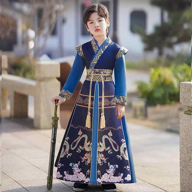 ・柄: 無地・ライナー素材: ポリエステル・生地加工: 柔軟加工・要素: セットアップ・安全基準: B類・対象性別: 男女兼用・主な素材: ポリエステル80%・スタイル: チャイナ風・厚み: 普通・カラー展開: 游龍（ダークブルー）、游龍（ライトブルー）、游龍（ダークブルー＋扇子）、游龍（ライトブルー＋扇子）・対応身長: 110cm、120cm、130cm、140cm、150cm、160cm、170cm、180cm・タイプ: 唐装・対象年齢: 3〜8歳（100〜140cm）・カテゴリ: 子供用チーパオ・唐装・民族衣装